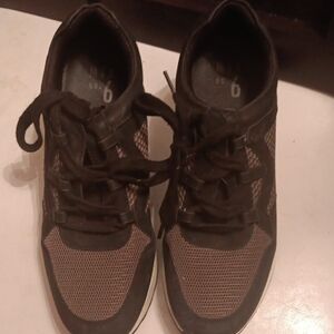 Brand New Mux No .6 Women's Black and White Wedge  Sneakers